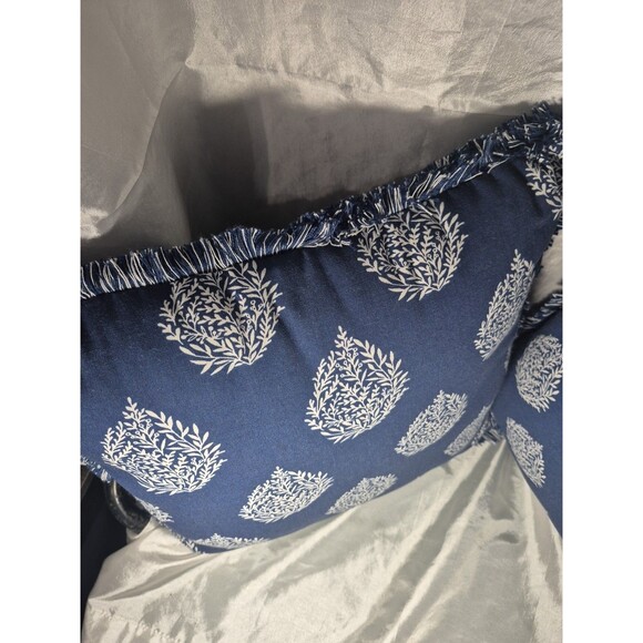 Set Of 2 Outdoor Navy Blue With White Teardrop Design Pillows - Picture 5 of 13